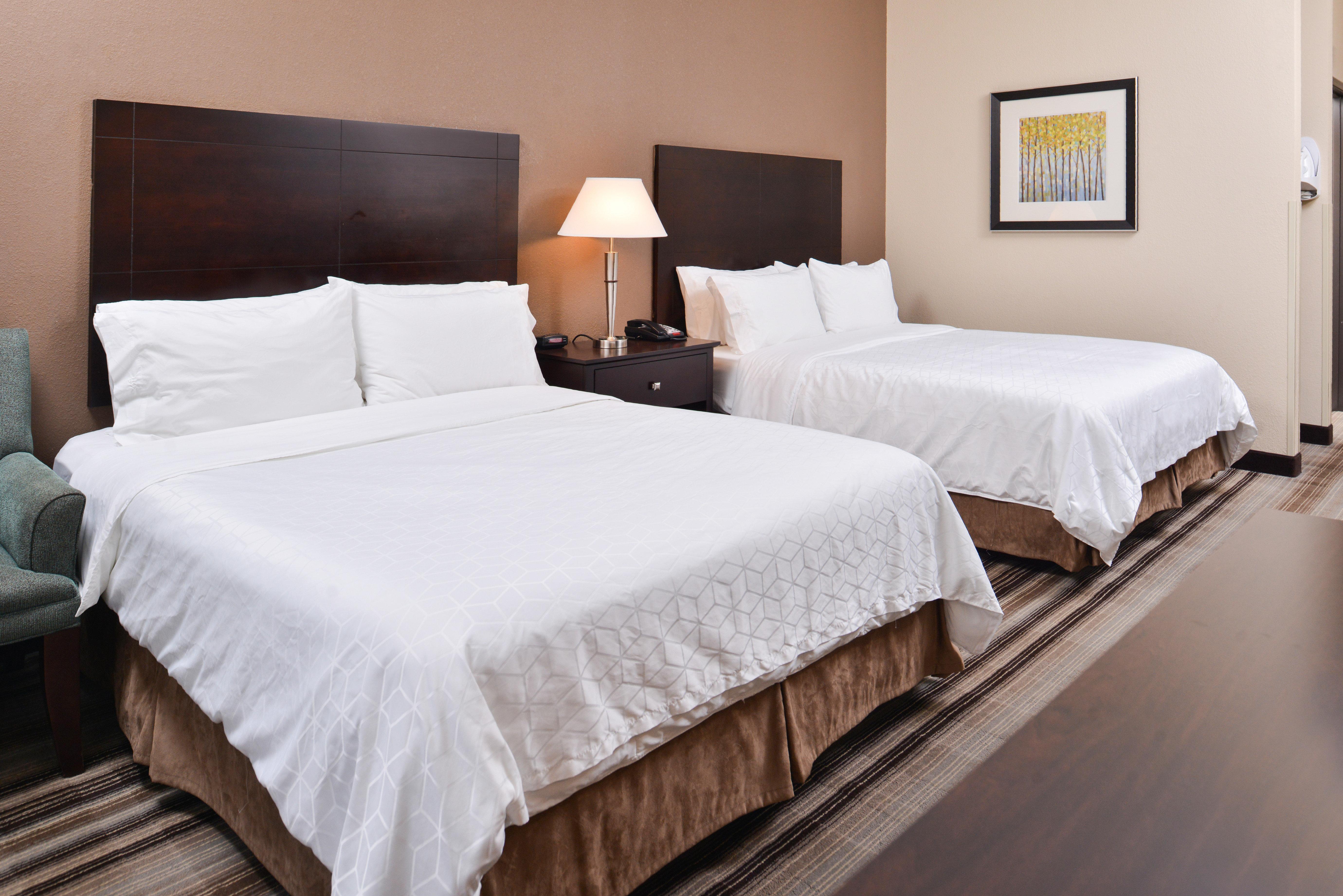 Holiday Inn Express & Suites Emporia Northwest By Ihg Exterior foto