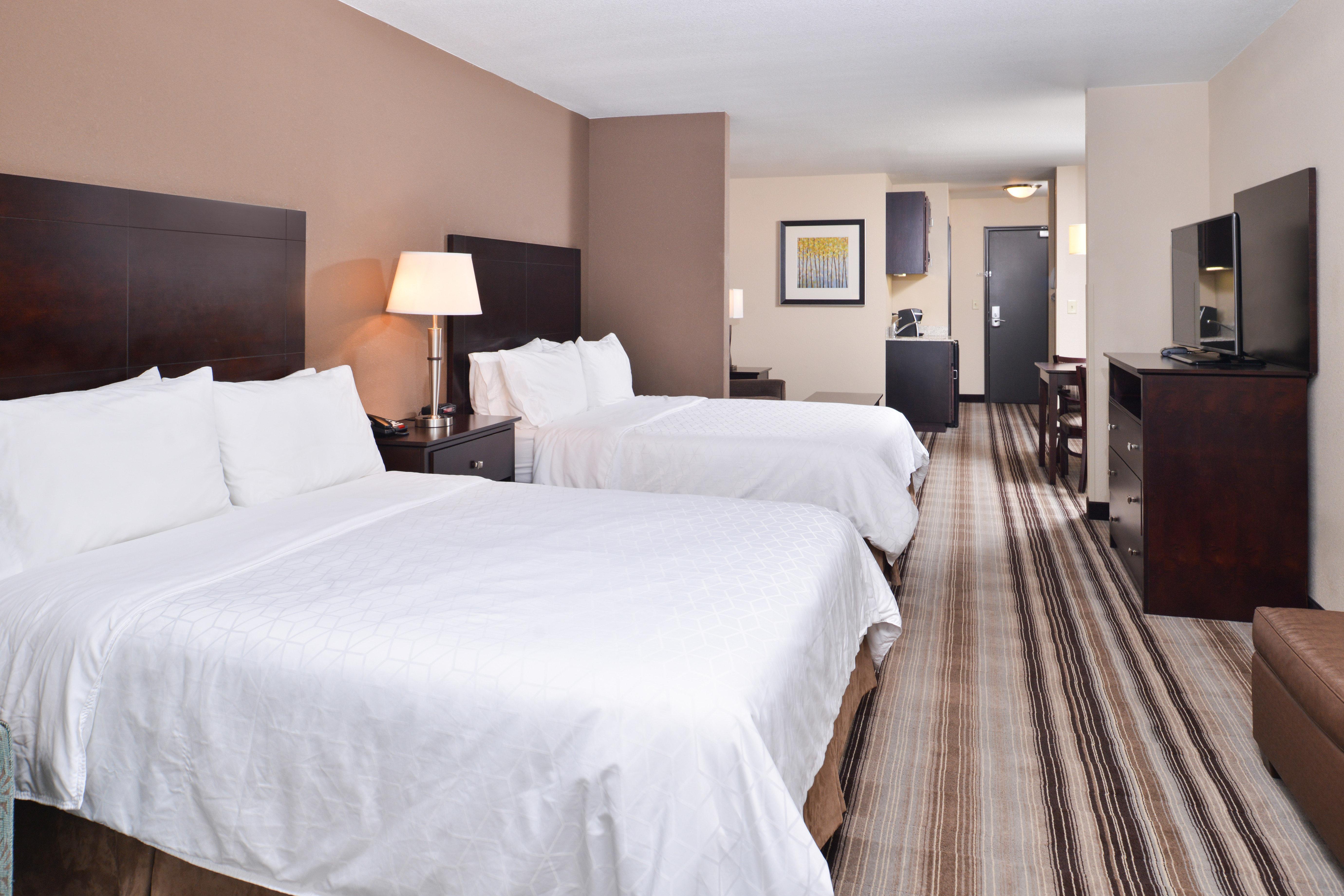 Holiday Inn Express & Suites Emporia Northwest By Ihg Exterior foto